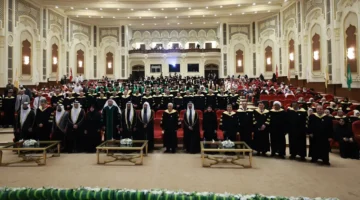 احتفال بالتخرج.. الجامعة القاسمية تُكرم 113 طالبًا من 49 جنسية